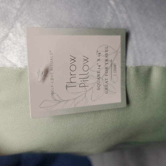 BNWT Throw pillow: "Take Time To Make Your Soul Happy" - Picture 3 of 4